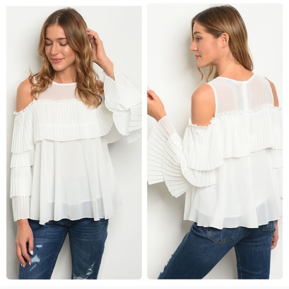 Ina Tops - NWT Gorgeous cold shoulder ruffle sleeve top!